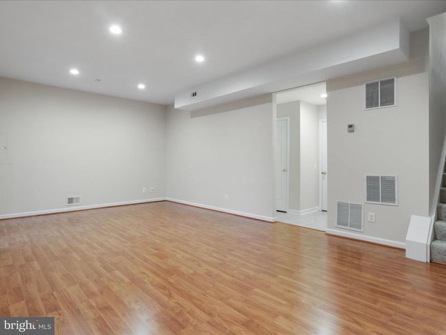 9332 Branch Side Ln, Townhouse with 4 bedrooms, 4 bathrooms and null parking in FAIRFAX VA | Image 34