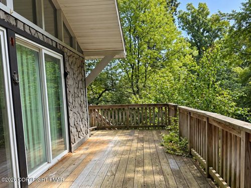 156 Kittatinny Dr, Bushkill, PA, 18324-8158 | Card Image