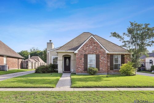 9527 Greenchase Dr, Baton Rouge, LA, 70810-8808 | Card Image