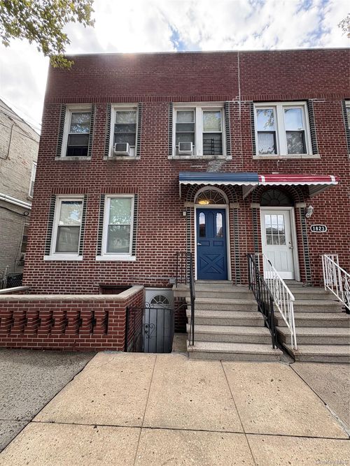 1821 Parkview Ave, Bronx, NY, 10461-4667 | Card Image
