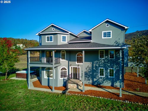1381 Echo Dr, Roseburg, OR, 97470-8481 | Card Image