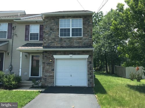 220 E Mt Vernon, LANSDALE, PA, 19446 | Card Image