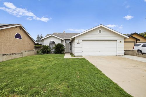 4918 Chestnut Ave, Visalia, CA, 93277-8809 | Card Image
