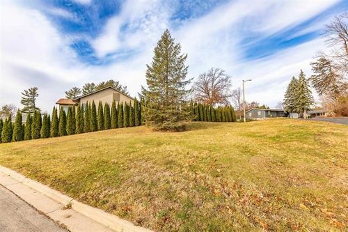 Unit 5 Waite Ln, Platteville, WI, 53818-1909 | Card Image