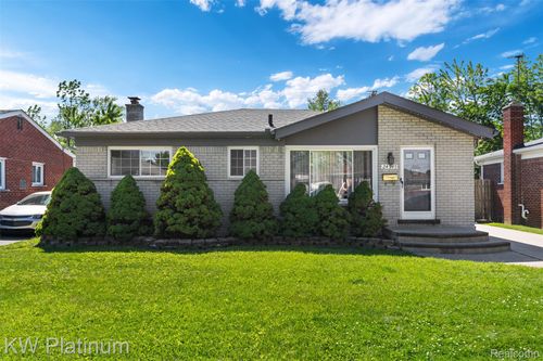 24545 Raven Ave, Eastpointe, MI, 48021-1407 | Card Image