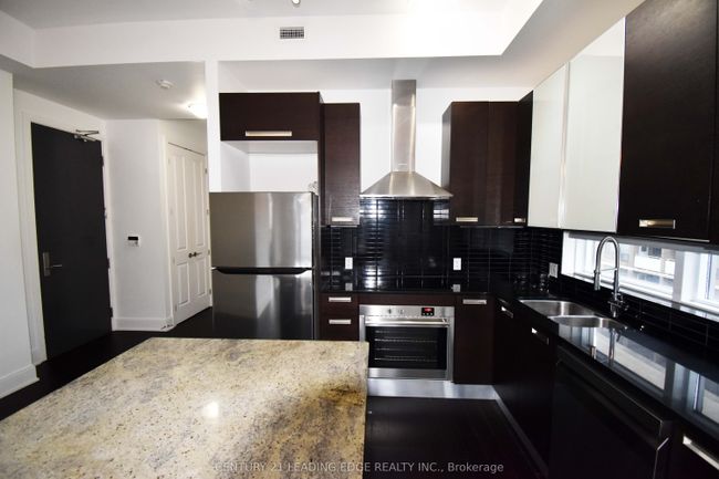 1503 - 21 Balmuto St, Condo with 2 bedrooms, 2 bathrooms and null parking in Toronto ON | Image 8