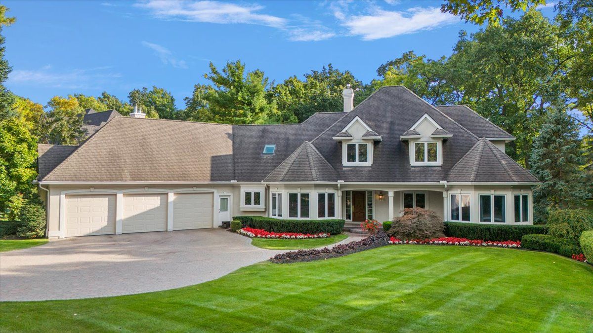Saint Andrew Cir, Clarkston, MI 48348