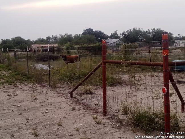 715 Ranch Road 1572, House other with 3 bedrooms, 2 bathrooms and null parking in Spofford TX | Image 12