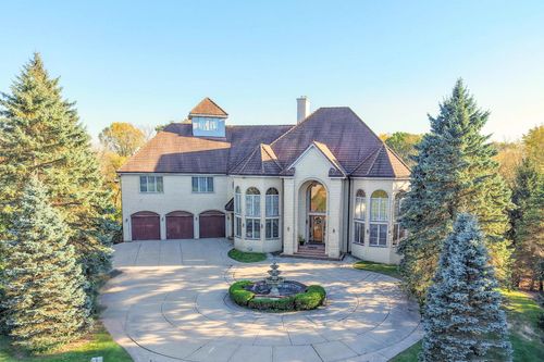 N78W13031 Country Club Ct, Menomonee Falls, WI, 53051-4460 | Card Image