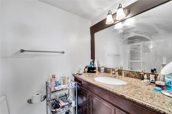 APT-704 - 919 Hillcrest Dr, Condo with 2 bedrooms, 2 bathrooms and null parking in Hollywood FL | Image 10
