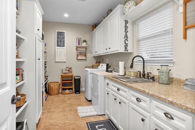 11426 Willis Waukegan Rd, House other with 3 bedrooms, 2 bathrooms and 4 parking in Conroe TX | Image 12