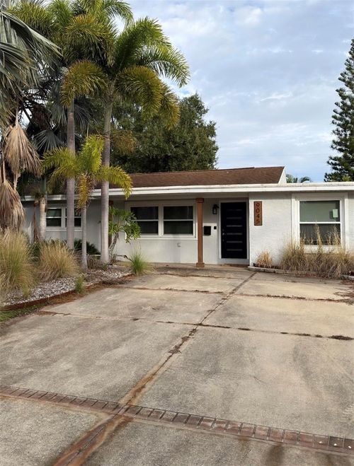 9045 3rd St N, St. Petersburg, FL, 33702-3243 | Card Image