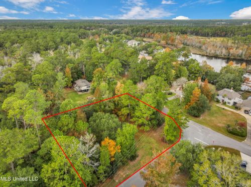 8372 Maunalani Pl, Diamondhead, MS, 39525-4030 | Card Image