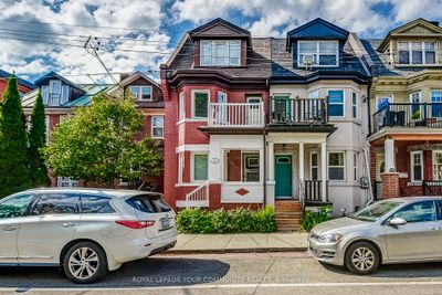 90 Beverley St, Home with 5 bedrooms, 2 bathrooms and null parking in Toronto ON | Image 1