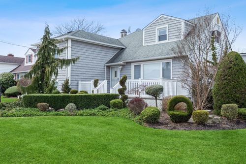 207 Franklin Ave, Island Park, NY, 11558-1811 | Card Image