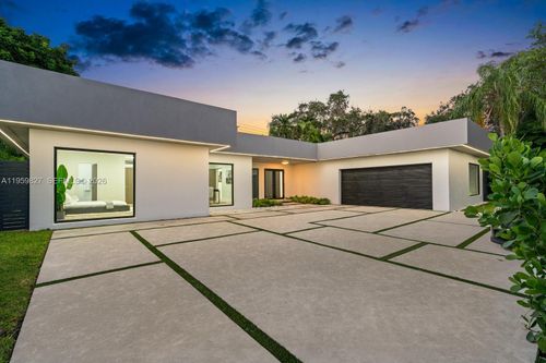 85 Shore Dr W, Miami, FL, 33133-2619 | Card Image