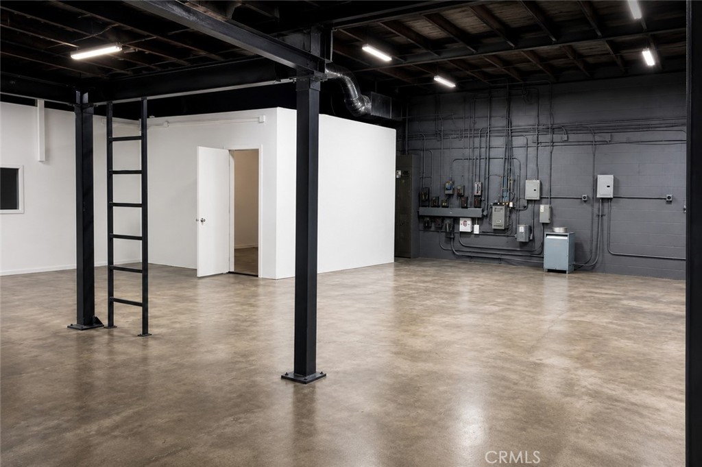 Commercial Sale in Lawndale 2