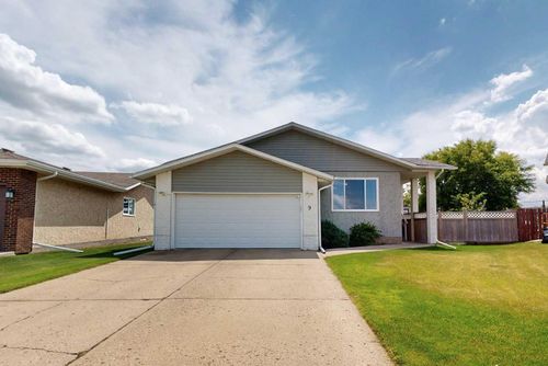 9 56 Street Close, Stettler, AB, T4K1A1 | Card Image
