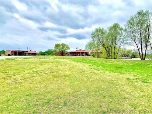 10092 Kennys Trucks Dr, Mounds, OK, 74047-8204 | Card Image