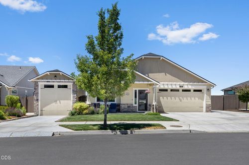 4431 Sw Salmon Pl, Redmond, OR, 97756-1983 | Card Image