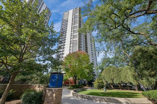 1405c-1360 Sandburg Ter, Chicago, IL, 60610-2036 | Card Image