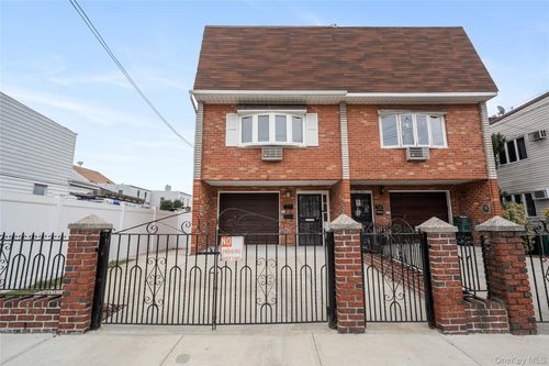 67-37 79th St, Middle Village, NY, 11379-2934 | Card Image