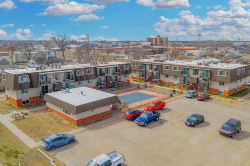 103 E 7th Ave, South Hutchinson, KS, 67505-1049 | Card Image