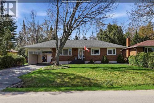 93 Southwood Dr, Sault Ste. Marie, ON, P6B4M2 | Card Image