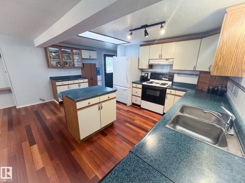 27 Auttreaux Dr, Whitecourt, AB, T7S1C8 | Card Image