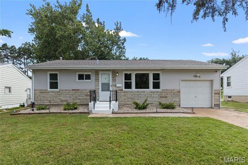 7616 Cheshire Ln, Saint Louis, MO, 63123-1215 | Card Image