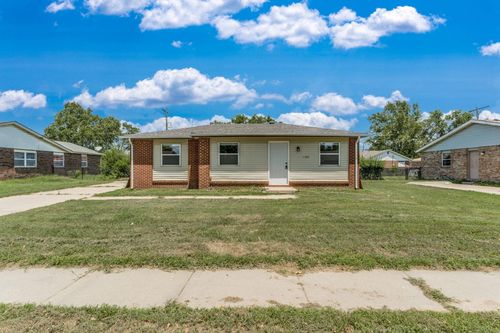 1520 E Catalina St, Wichita, KS, 67216-1528 | Card Image