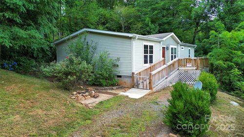 6 Dirt Rd, Sylva, NC, 28779-7307 | Card Image