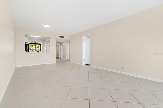 dining / living area | Image 7