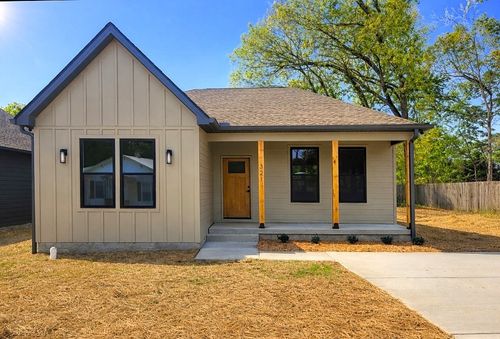 321 Jackson St, White Bluff, TN, 37187-2009 | Card Image