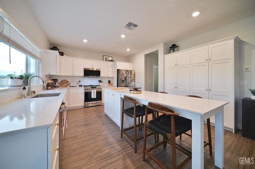 3420 Rustic Woods Ln, Shafter, CA, 93263-9458 | Card Image