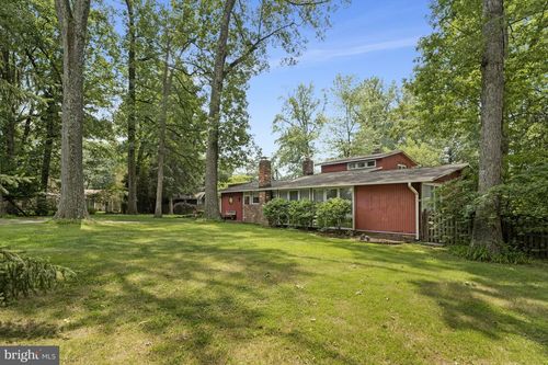 8615 Acorn Cir, Vienna, VA, 22180-7007 | Card Image
