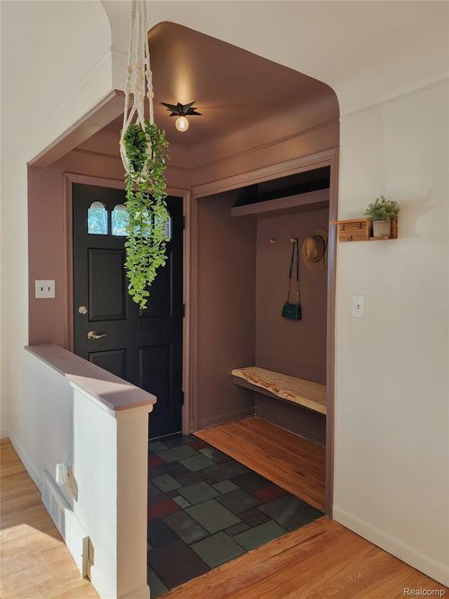 14334 Sunbury St, Livonia, MI, 48154-4552 | Card Image