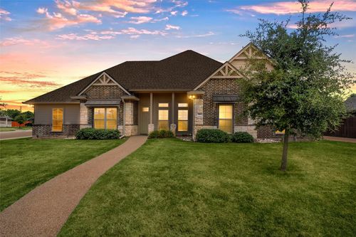 800 Gallant Fox Rd, Hewitt, TX, 76643-3018 | Card Image