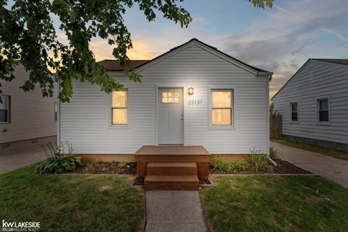 23137 Doremus St, Saint Clair Shores, MI, 48080-2751 | Card Image