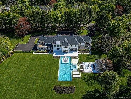 30 Evans Dr, Glen Head, NY, 11545-3146 | Card Image