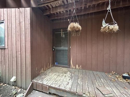 3-9 Village Way, Vernon, NJ, 07462-3102 | Card Image
