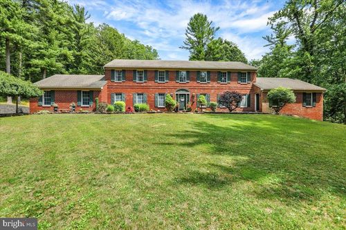8 Tudor Ct, Mohnton, PA, 19540-8314 | Card Image