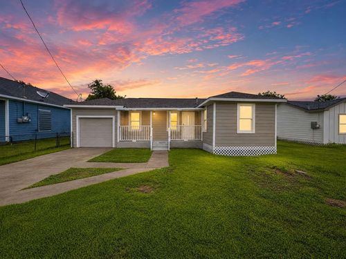 121 Lake Rd, La Marque, TX, 77568-4014 | Card Image