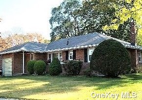 Center Dr, North Baldwin, NY 11510