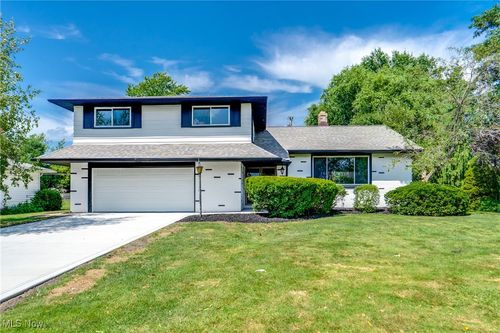 5429 Chickadee Ln, Lyndhurst, OH, 44124-2807 | Card Image