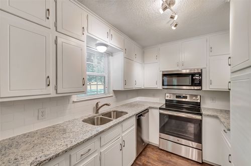 2833 Kingsbury Ave, Richland Hills, TX, 76118-6630 | Card Image