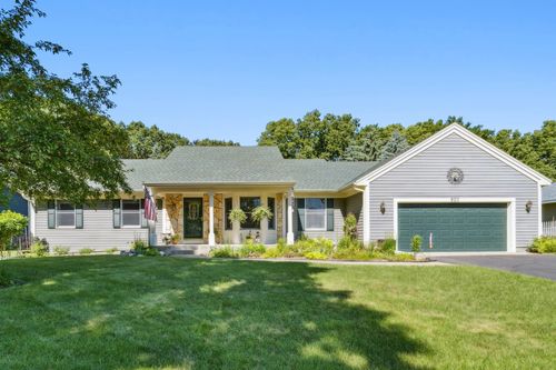 901 Grandview Dr, Hudson, WI, 54016-1846 | Card Image