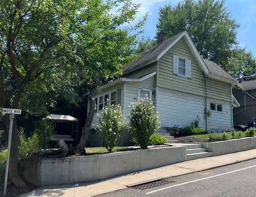 19 Tatterson St, Roslyn, NY, 11576-1611 | Card Image
