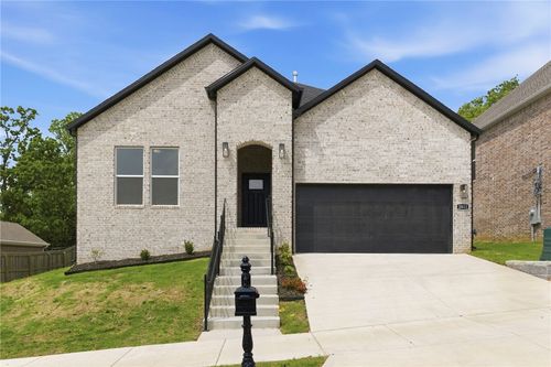 2811 N Grey Squirrel Dr, Fayetteville, AR, 72704-3417 | Card Image
