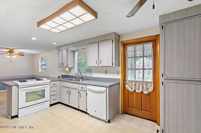 8357 Barracuda Rd, House other with 3 bedrooms, 2 bathrooms and null parking in Jacksonville FL | Image 6